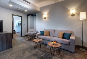 Executive Suite, 1 King Bed, Non Smoking, Balcony (Living Room) | Frette Italian sheets, premium bedding, Select Comfort beds, minibar
