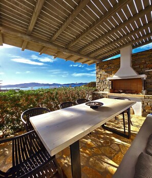 BBQ/picnic area - Paros Afrodite Luxury Villas (Paros)
