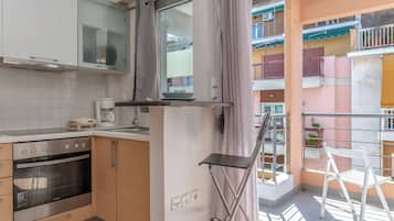 Appartement, 1 chambre (4th Floor) | Cuisine privée | Réfrigérateur, un four, surface de cuisson, cafétière à espresso