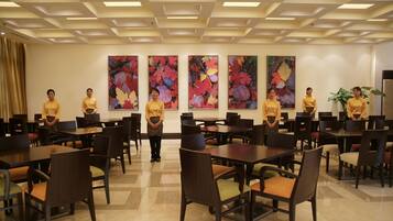 Daily buffet breakfast for a fee