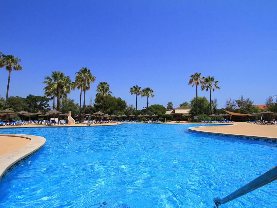 Indoor pool, outdoor pool, sun loungers