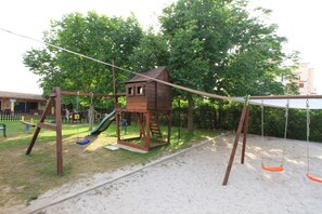 室外兒童遊樂區