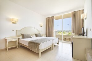 Escritorio, wifi gratis y ropa de cama 