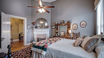 Camera Tradizionale, letti multipli, bagno condiviso, vista collina | 1 camera, tende oscuranti, ferro/asse da stiro, lenzuola