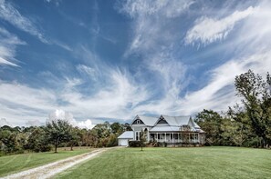 Front of property - Clyde and Marie's Bed & Breakfast (Forest)