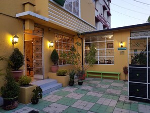 Courtyard - Petite Maison (Quito)