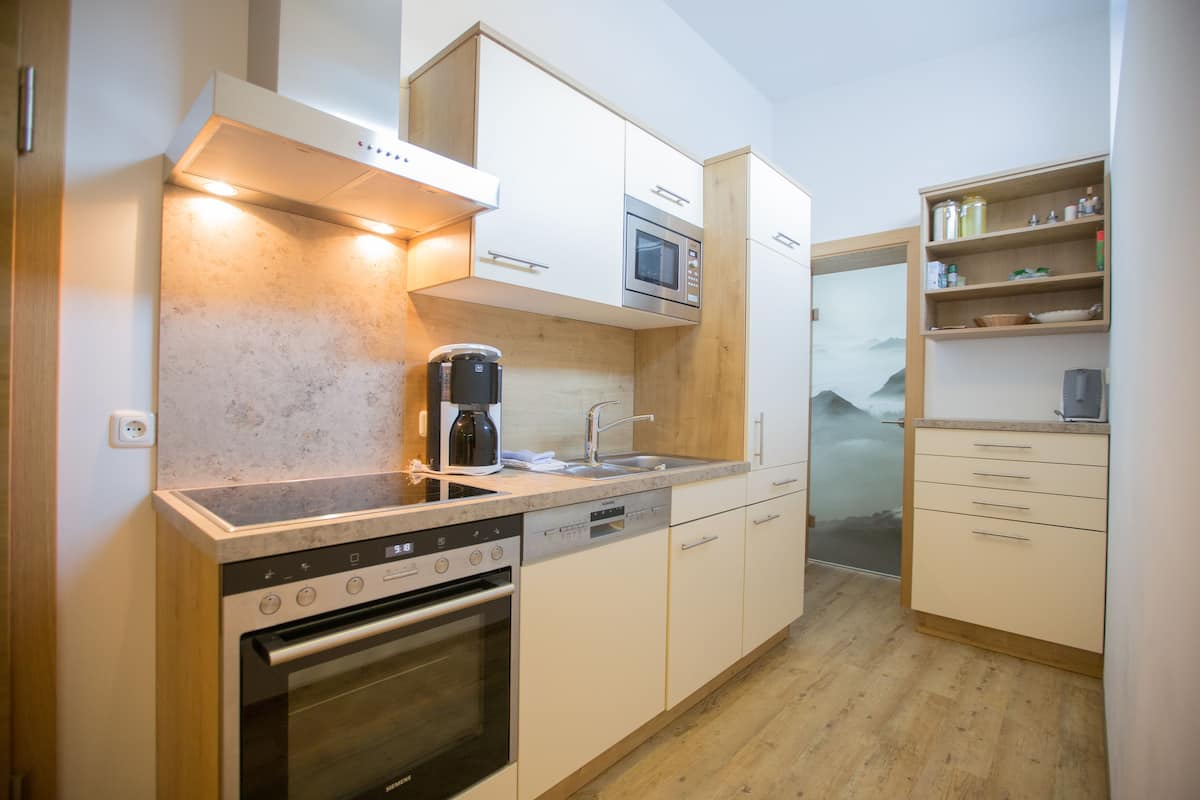 Departamento (B) | Ropa de cama hipoalergénica y caja de seguridad en la habitación