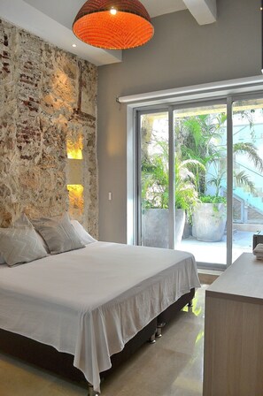 In-room safe, desk, iron/ironing board, free WiFi
