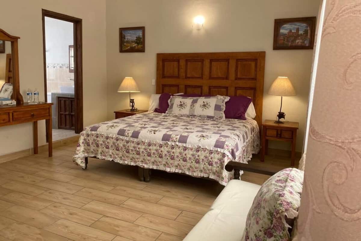 Presidential Suite | Free WiFi, bed sheets