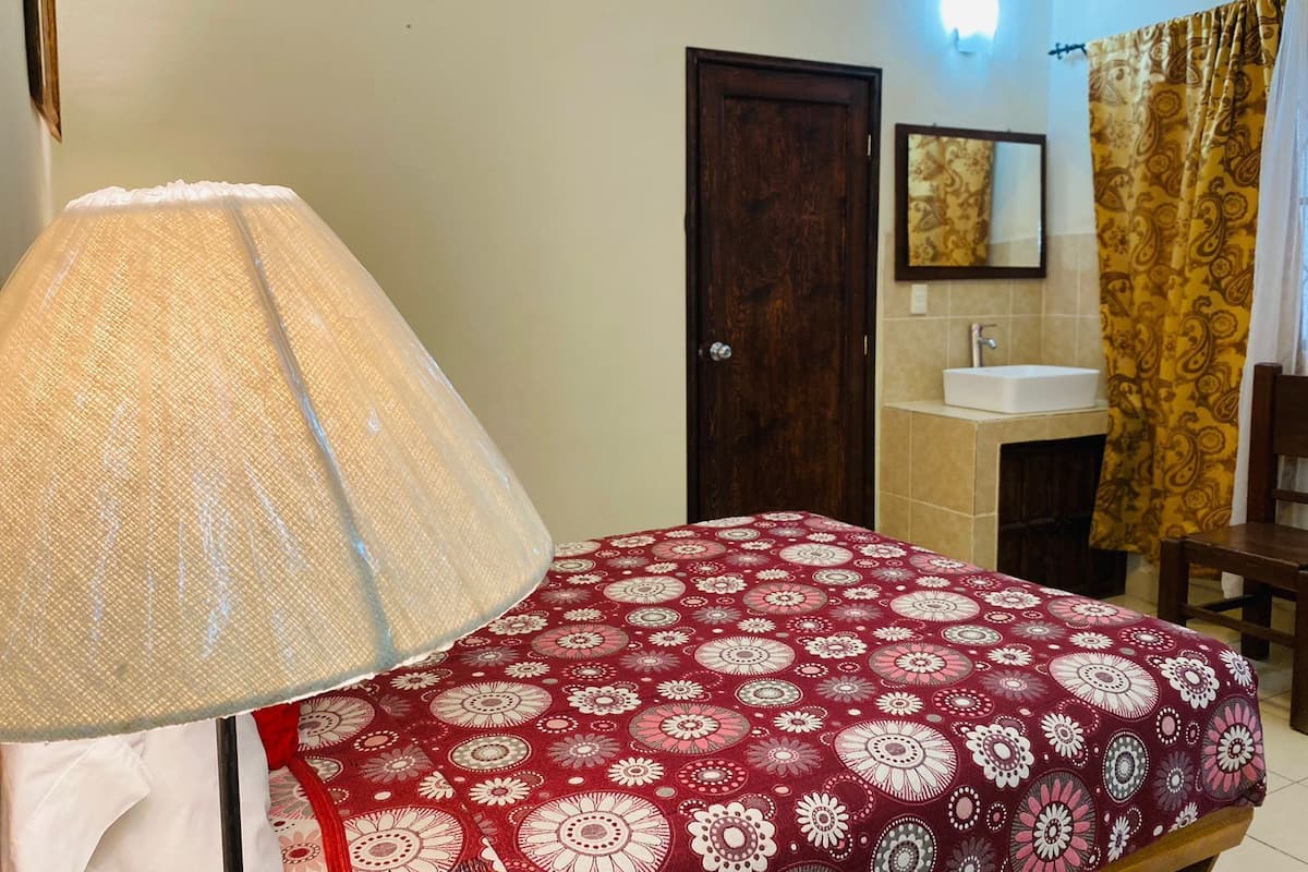 Deluxe Standard Room | Free WiFi, bed sheets