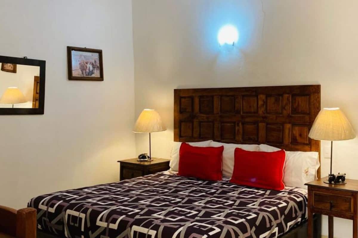 Deluxe Master Room | Free WiFi, bed sheets