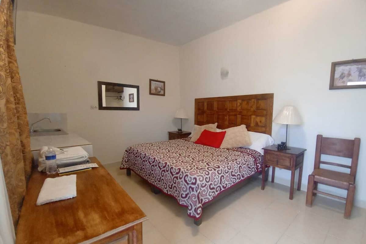 Camera Deluxe, 1 letto king, vista città, piano elevato | Wi-Fi gratuito, lenzuola