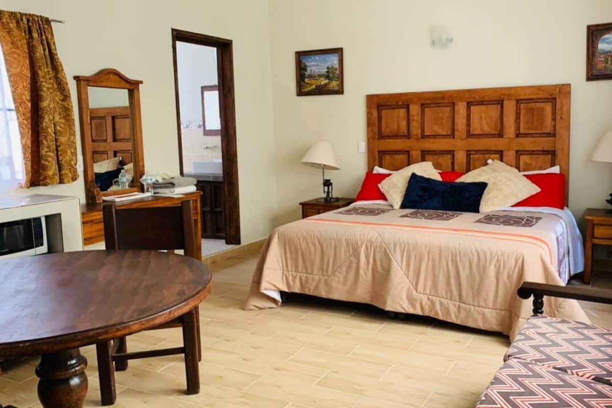 Presidential Suite | Free WiFi, bed sheets