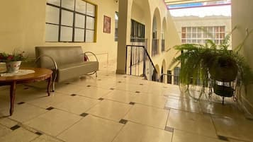 Televisi LED 55-inci dengan saluran TV kabel dan TV