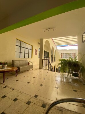 55-inch LED TV with cable channels, TV - Hotel Doña Chela en Calvillo (Calvillo)