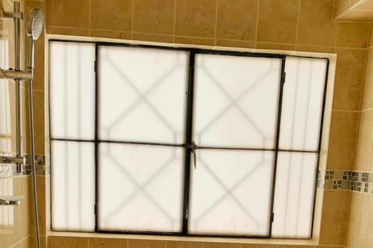 Presidential Suite | Bathroom | Shower, rainfall showerhead, free toiletries, hair dryer