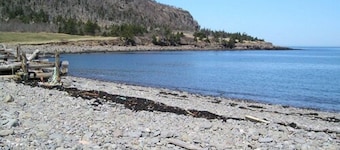 Gullivers Cove Oceanview Cottages