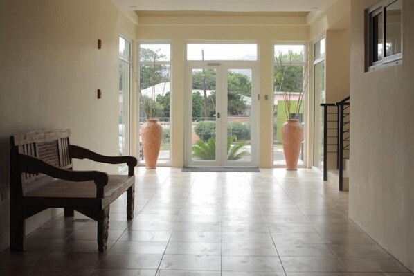 Property entrance - Kingston Apartment at Tres Vista (Kingston)