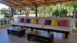 Área de estar no saguão