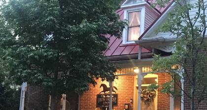 Historic Iron Horse Inn