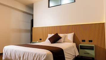 Executive Room | Premium bedding, down comforters, memory foam beds, minibar