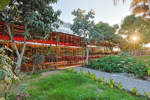 Outdoor dining - Las Poncianas (Casma)