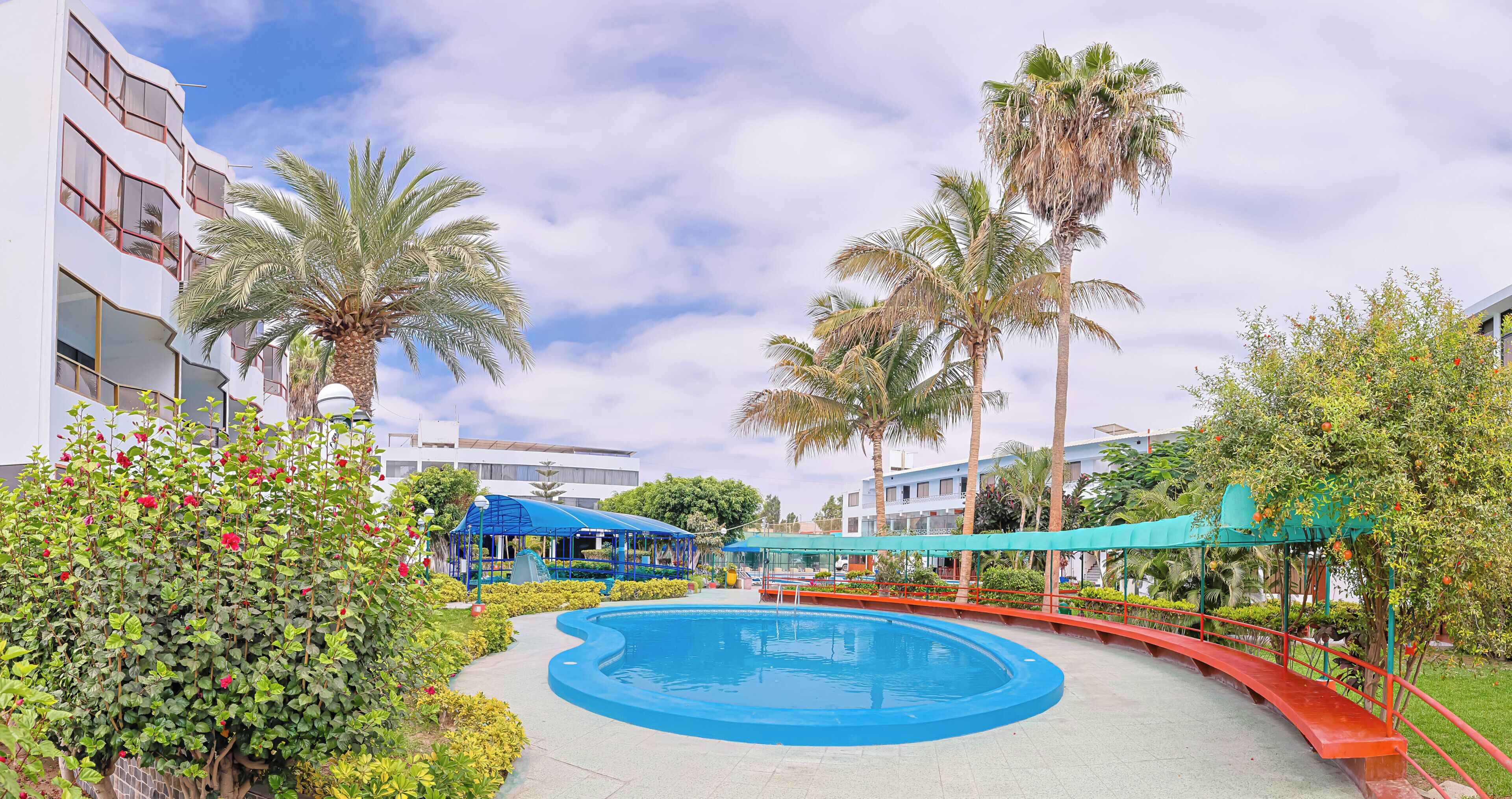 2 outdoor pools, open 9:00 AM to 10:00 PM, free cabanas, sun loungers