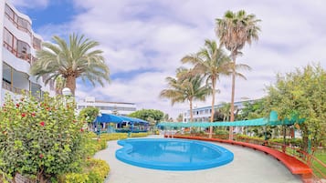 2 outdoor pools, open 9:00 AM to 10:00 PM, free cabanas, sun loungers