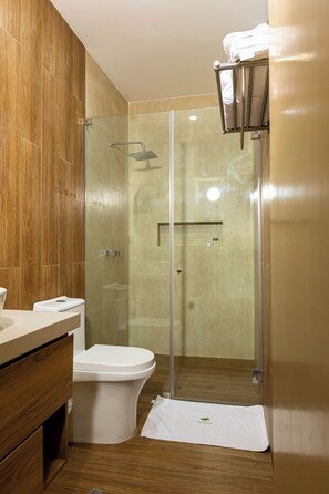 Kelengkapan dandanan diri percuma, pengering rambut, tuala disediakan 