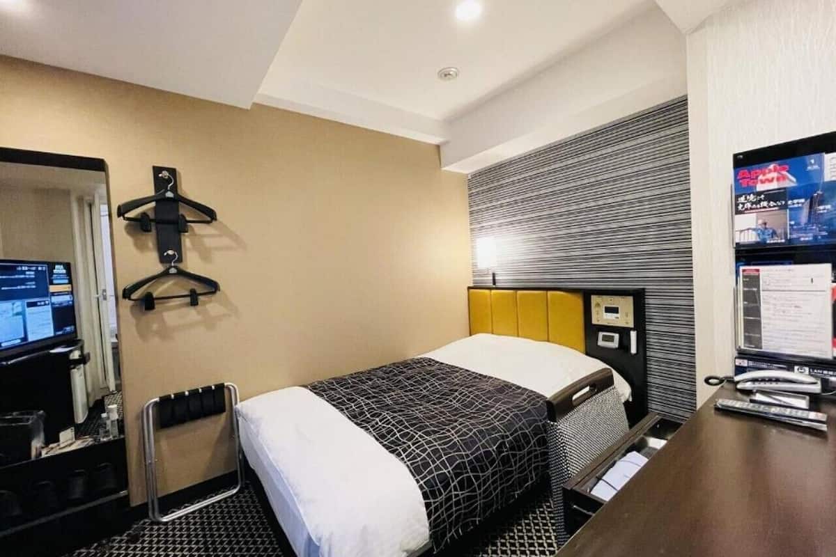 1 bedroom, desk, blackout curtains, free WiFi