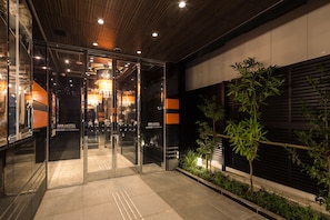 Property entrance - APA Hotel Akihabaraeki Denkigaiguchi (Tokyo)