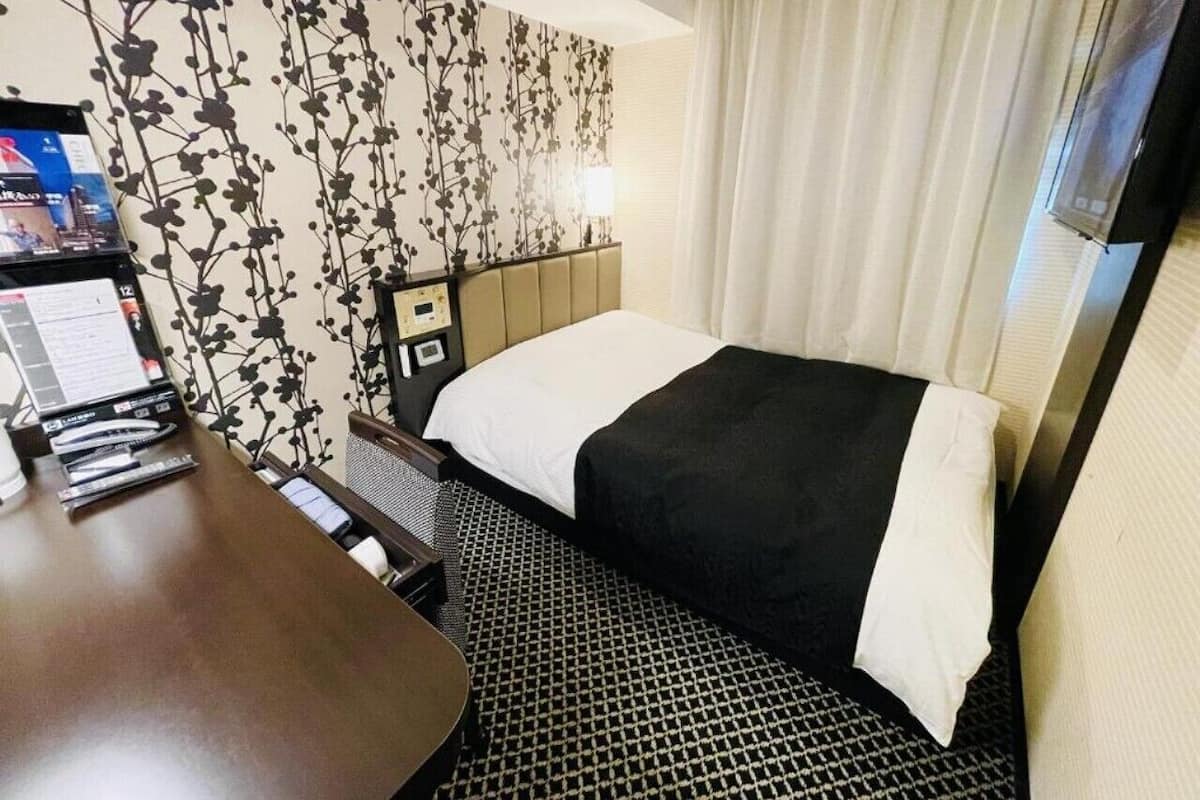 Desk, blackout curtains, free WiFi, bed sheets