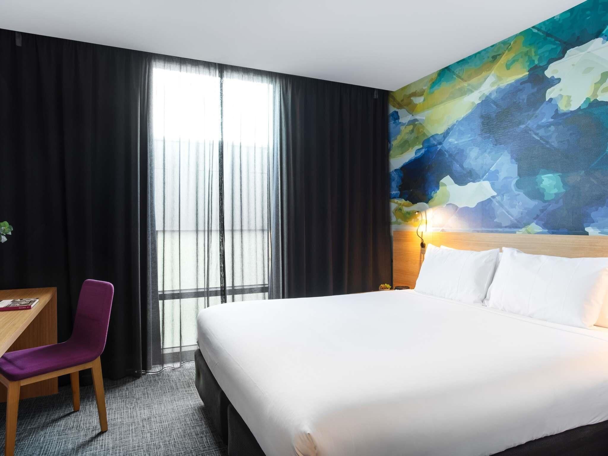 Standard Room, 1 King Bed | In-room safe, desk, blackout drapes, iron/ironing board