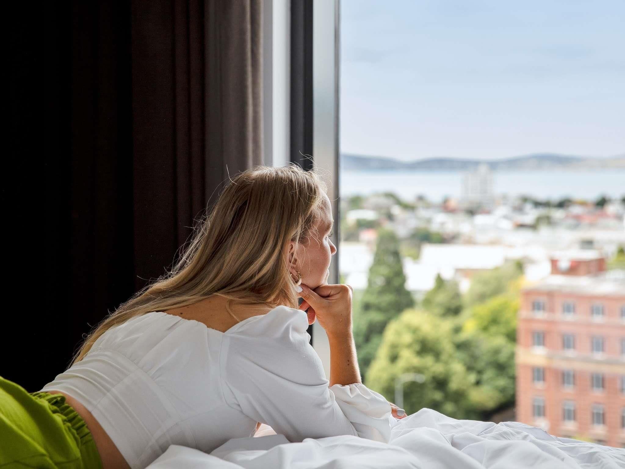 Deluxe Room, 1 King Bed | In-room safe, desk, blackout drapes, iron/ironing board
