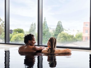 Indoor pool - ibis Styles Hobart (Hobart)