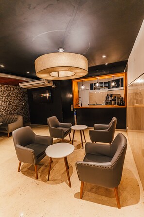 Free daily continental breakfast - Hacienda Lima Norte (Lima)