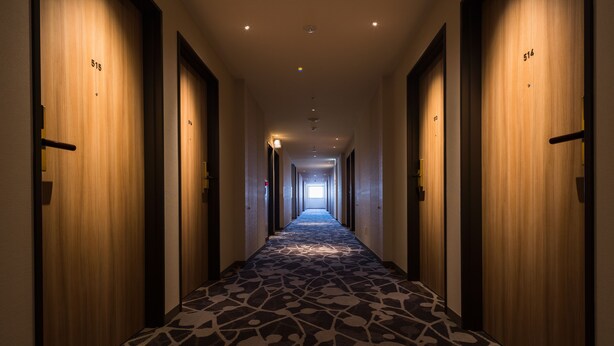 A hotel hallway with wooden doors numbered 515 and 514, leading to rooms. - JR-East Hotel Mets Mejiro (Tokyo)