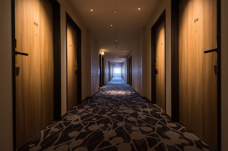 Hallway. JR-East Hotel Mets Mejiro