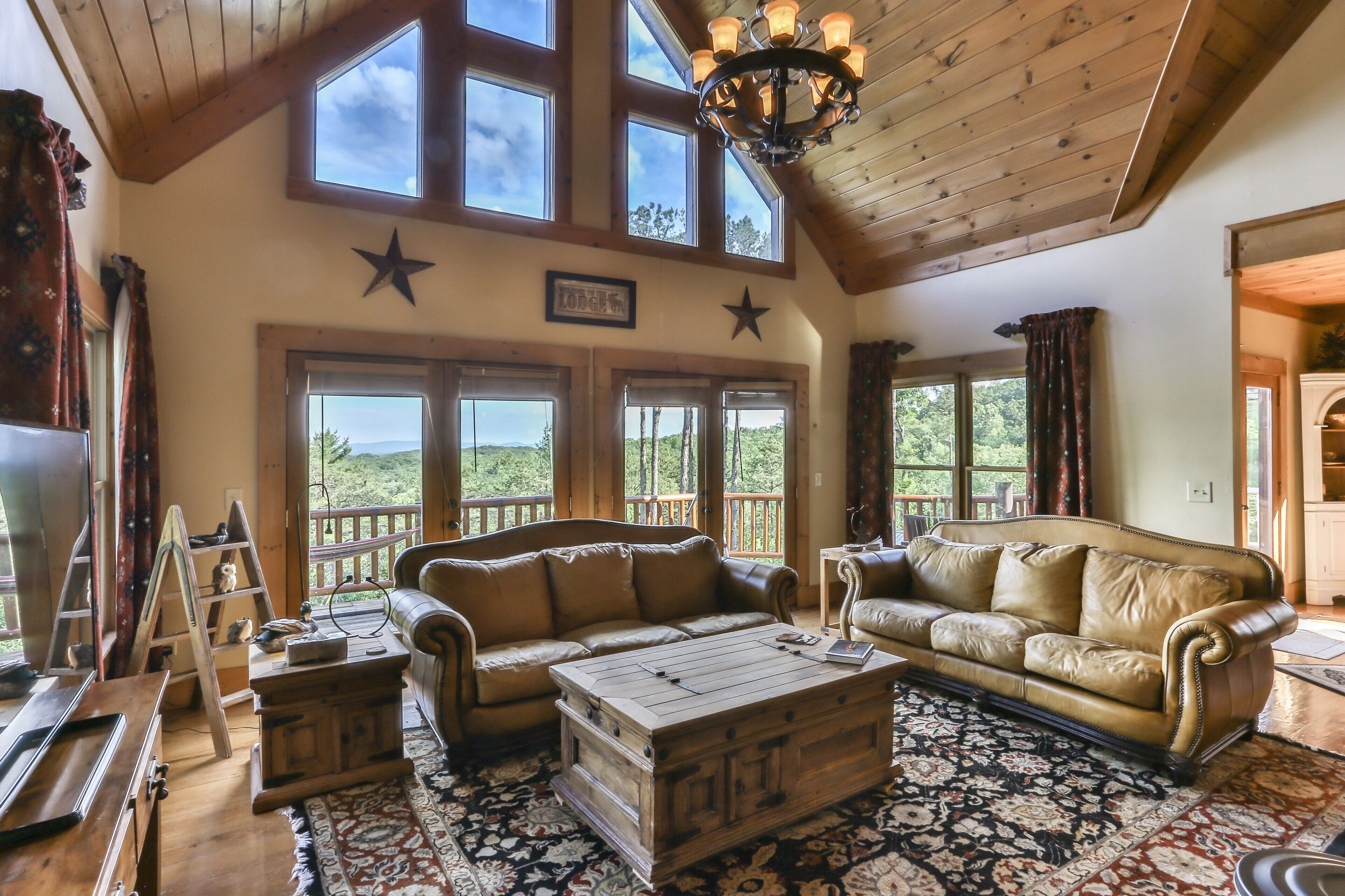 Smart TV, fireplace, video game console, Netflix