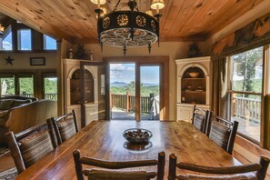 Dining - ❤TOTALLY Secluded 5Bed Luxury Lodge with Breathtaking Views,Games,HotTub,FirePit (Ellijay)