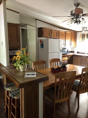 Dining - Welcome to SkyCapps. Family and pet friendly (McEwen)