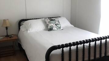 3 habitaciones, escritorio, tabla de planchar con plancha y wifi gratis