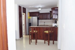 Microwave, coffee/tea maker, cookware/dishes/utensils