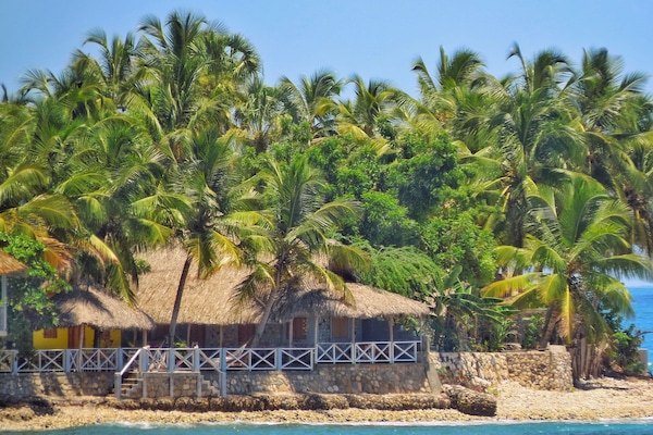 Coterelle Breeze - Intimate Oceanfront Hideaway