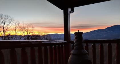 Schöne Aussicht, Deck Kamin, sehr privat und so viel mehr!