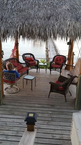 Awesome getaway on the Bay! 265' pier; pool, spa, tons of amenities, great views