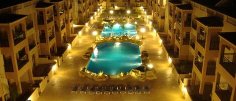 Outdoor pool, pool umbrellas, sun loungers