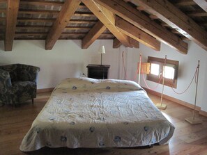 3 bedrooms, in-room safe, iron/ironing board, free WiFi - Magnolia, charming residence in the Barchessa of Venetian Villa: Villa Pastori (Mira)