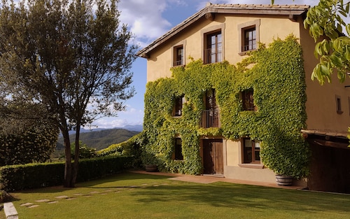 Beautiful Rural House, private pool, 7 rooms all with bathroom, 14-17 p