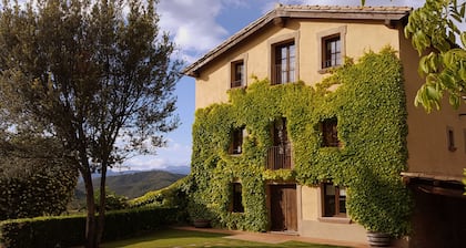 Beautiful Rural House, private pool, 7 rooms all with bathroom, 14-17 p